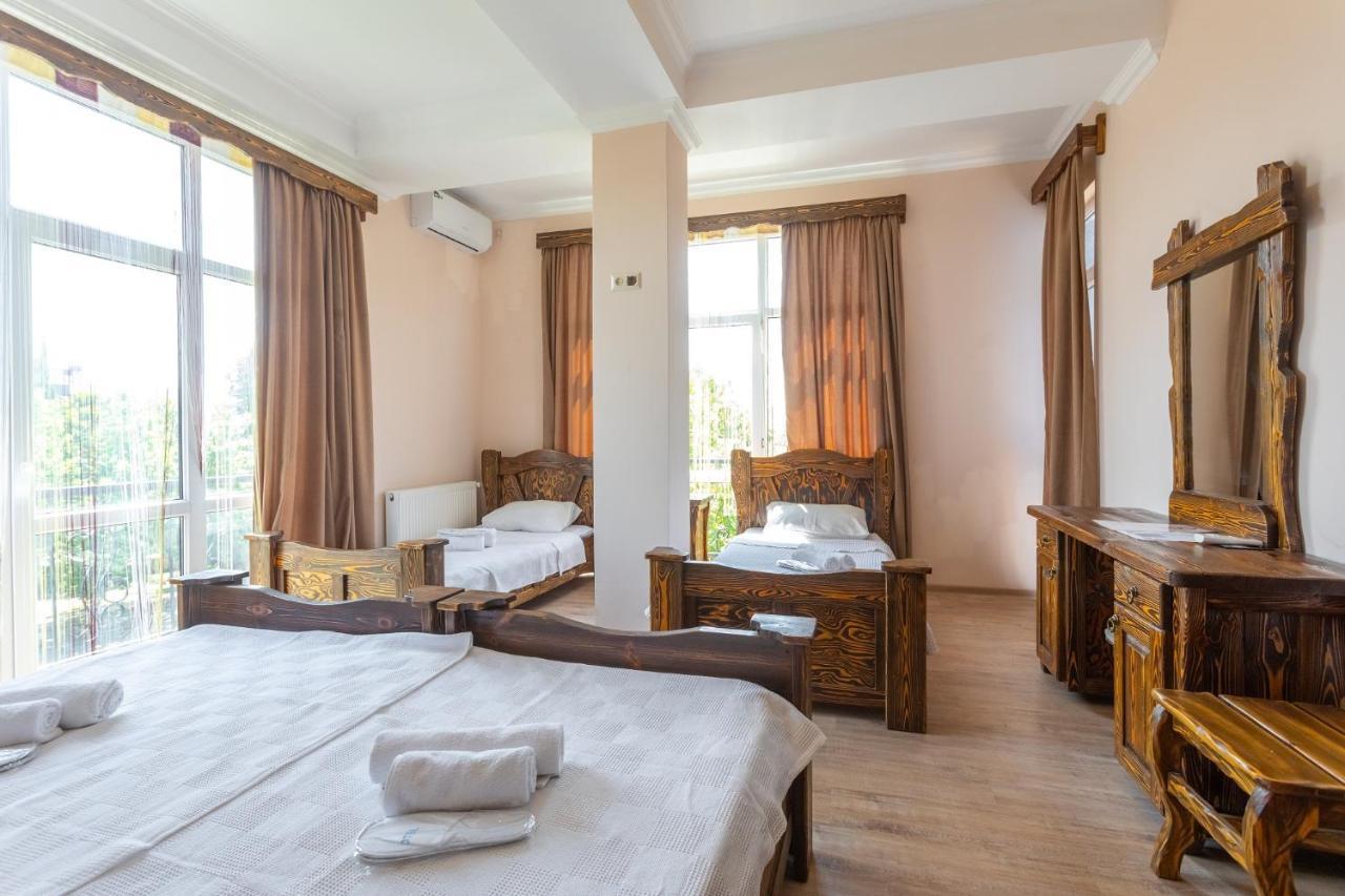 Hotel Phasis Kutaisi Exterior foto